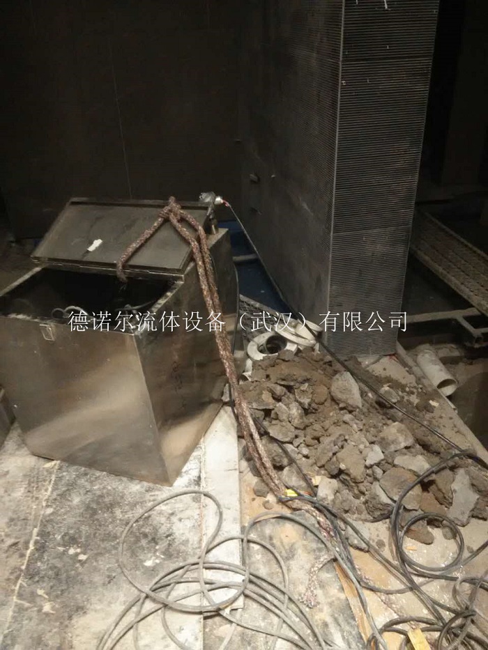 大型污水提升器現(xiàn)場(chǎng)安裝圖1