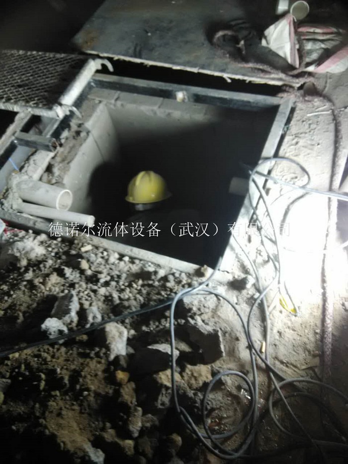 大型污水提升器現(xiàn)場(chǎng)安裝圖2