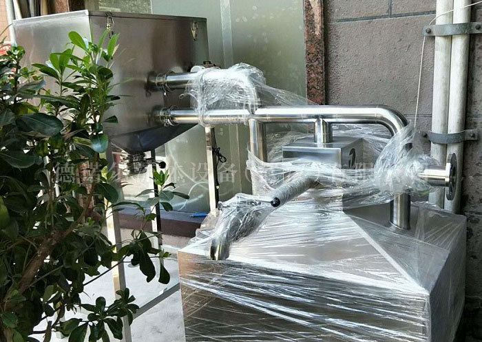 四川油水分離器項(xiàng)目.jpg 四川油水分離器項(xiàng)目.jpg